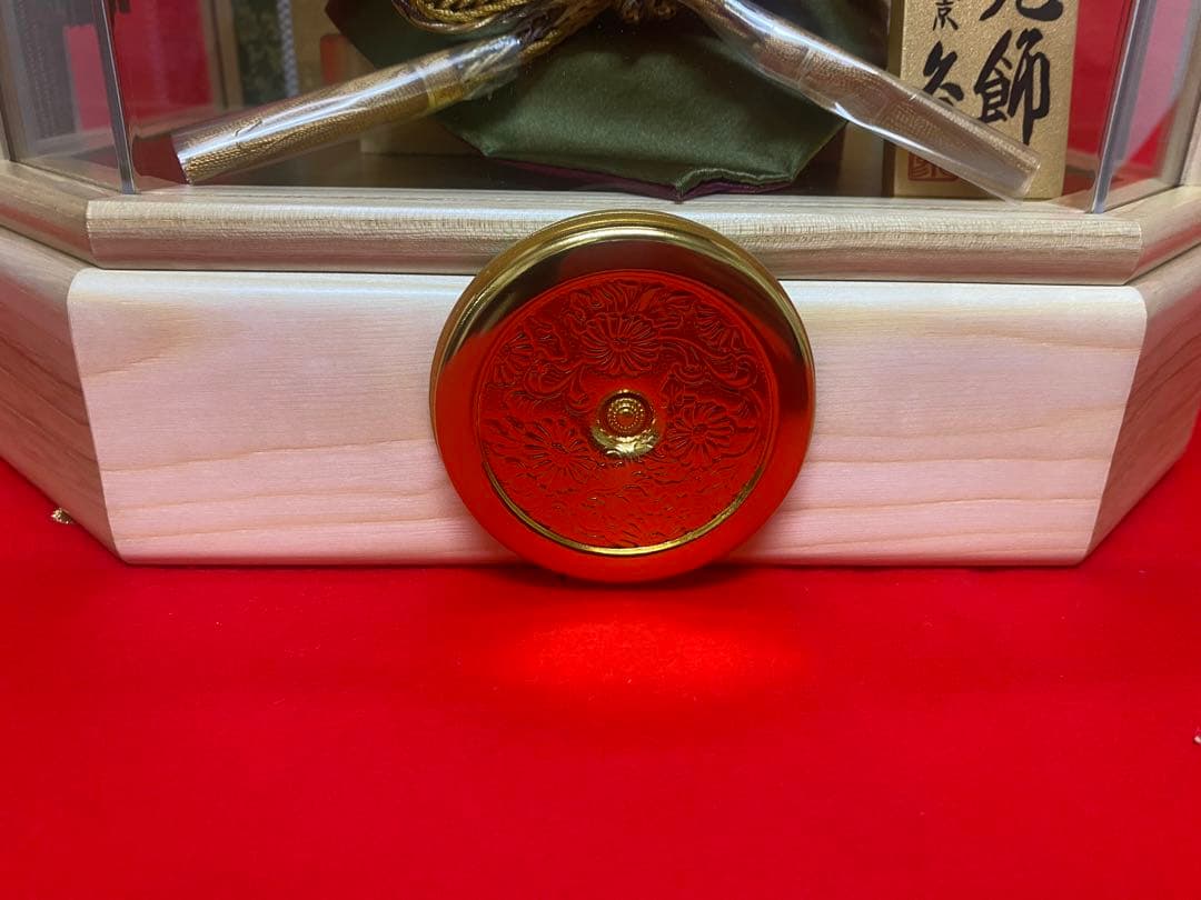 東京久月　五月人形　家紋付き兜飾り　白木六角形クリルケース入・コンパクトサイズ