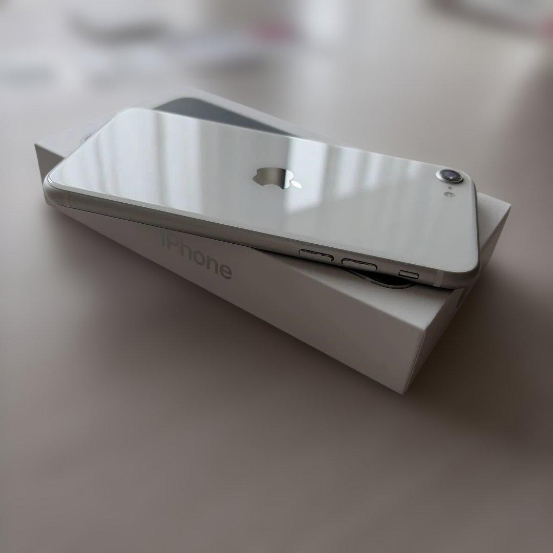Apple iPhone SE (第2世代) ホワイト 64Gバッテリー76%