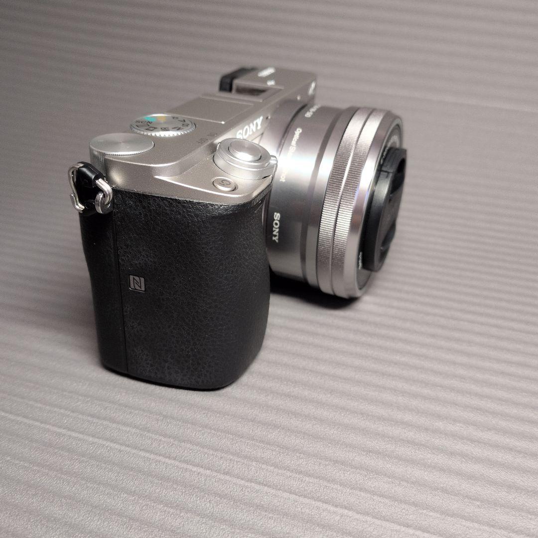 SONY α6000（ILCE-6000Y）ダブルズームレンズキット シルバー