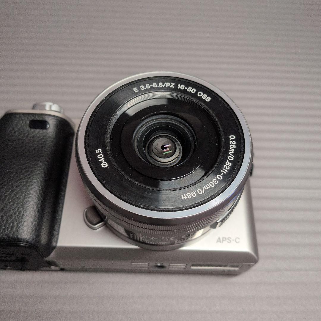 SONY α6000（ILCE-6000Y）ダブルズームレンズキット シルバー