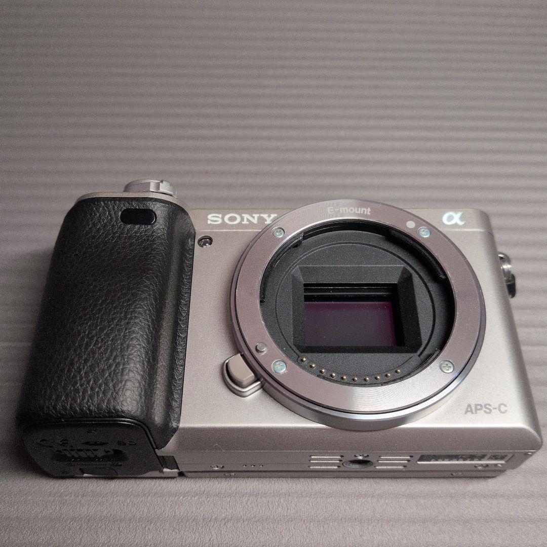 SONY α6000（ILCE-6000Y）ダブルズームレンズキット シルバー
