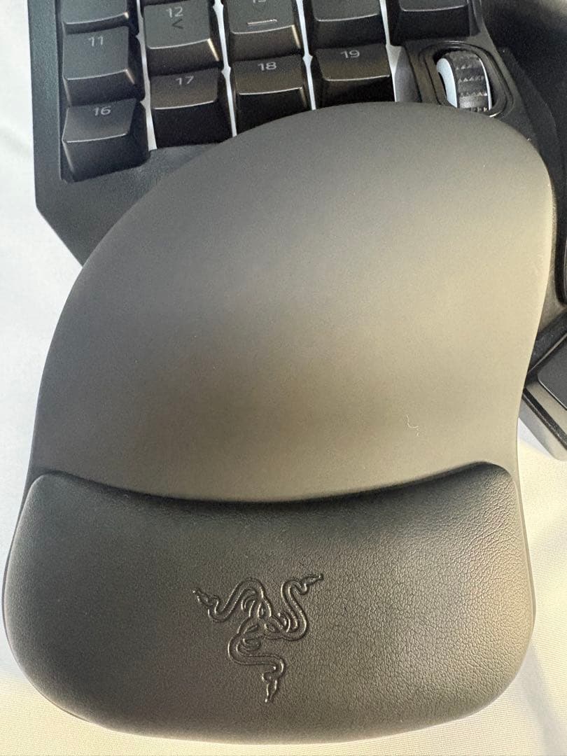 Razer TARTARUS V2 メカメンブレンキーパッド