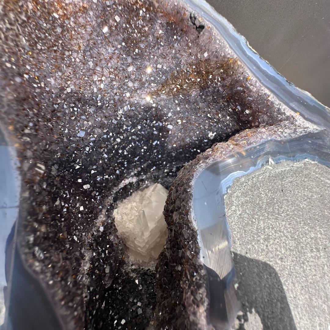 天然石 カルサイト共生アメジストのドーム　置物G.83