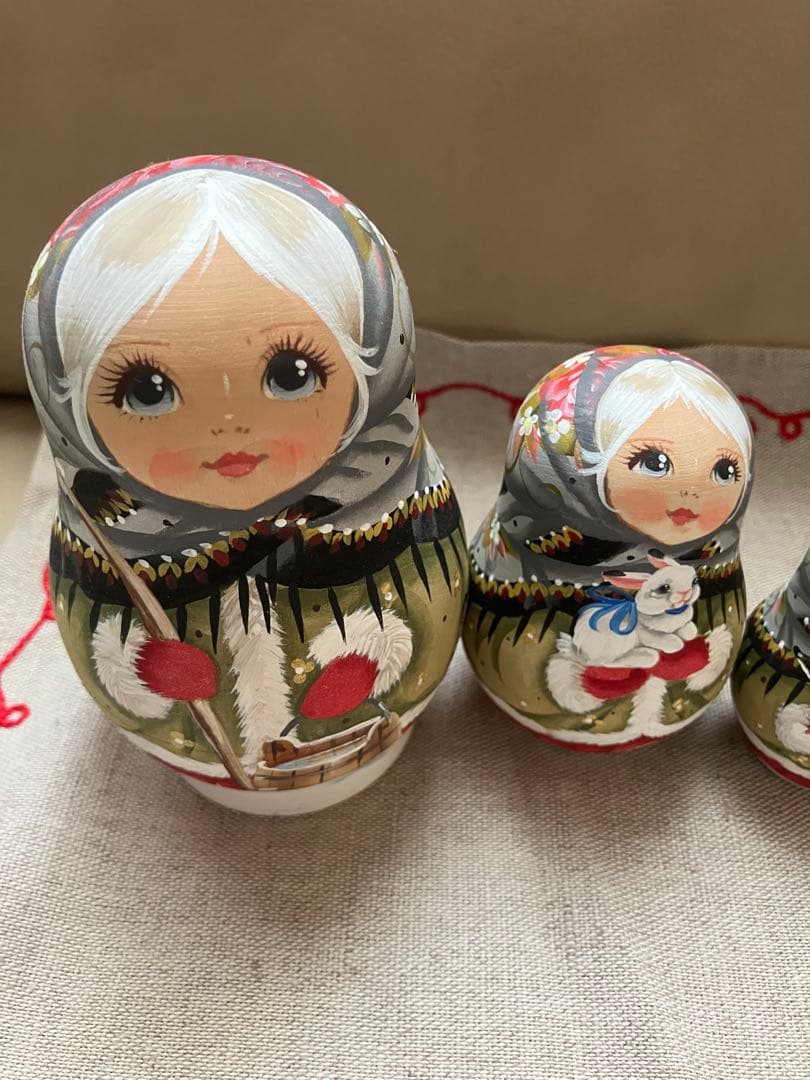 スヴェトラーナ・ニコラエヴァさんのマトリョーシカ 5個セット