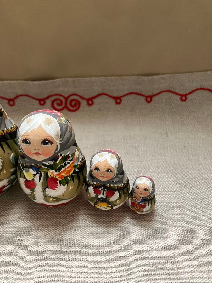 スヴェトラーナ・ニコラエヴァさんのマトリョーシカ 5個セット