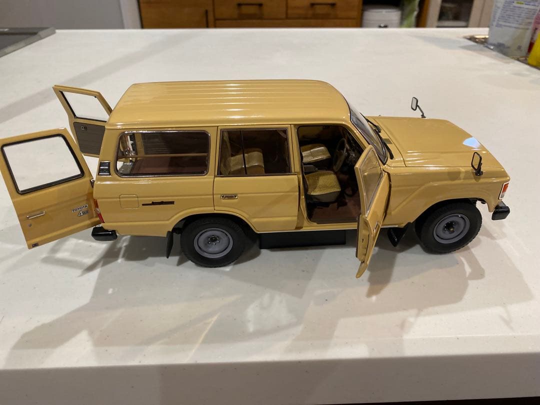 希少！TOYOTA ランドクルーザー 【京商ミニカー 1/18】