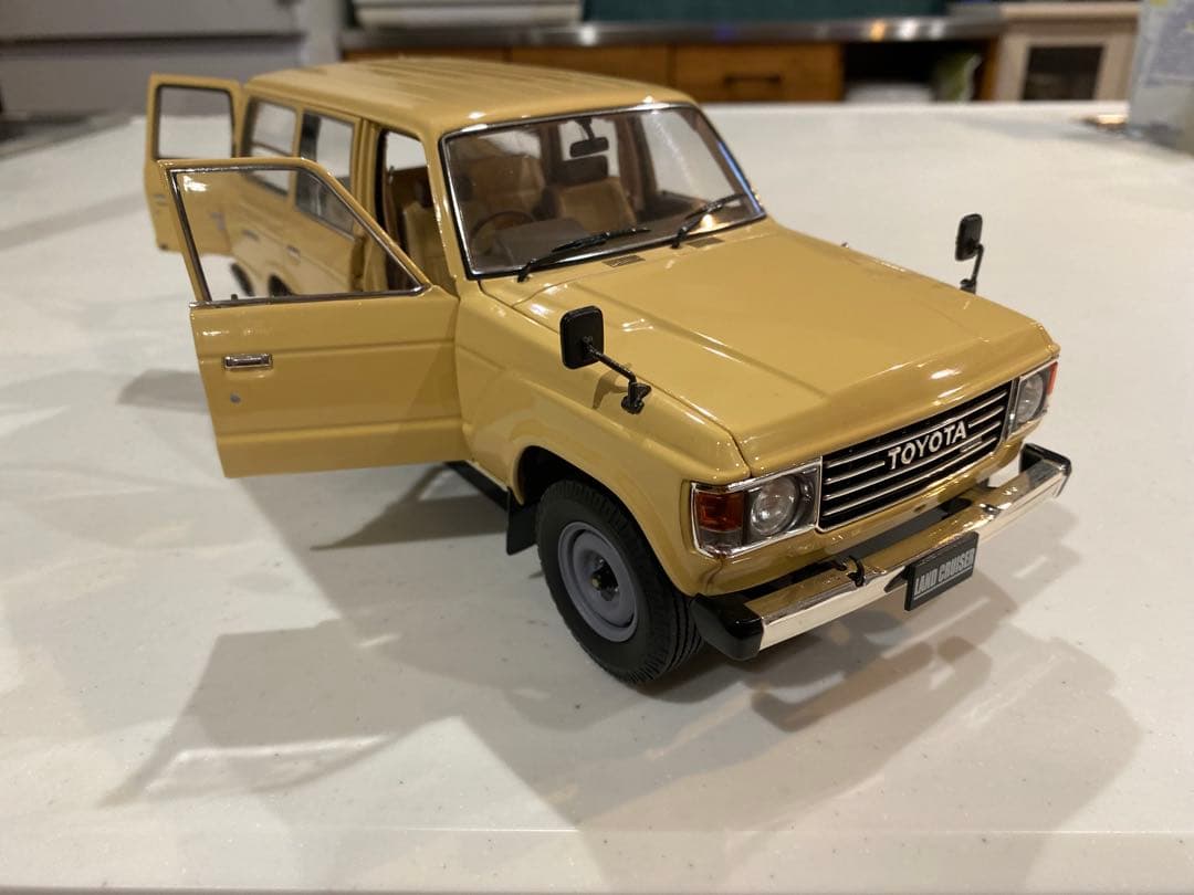 希少！TOYOTA ランドクルーザー 【京商ミニカー 1/18】