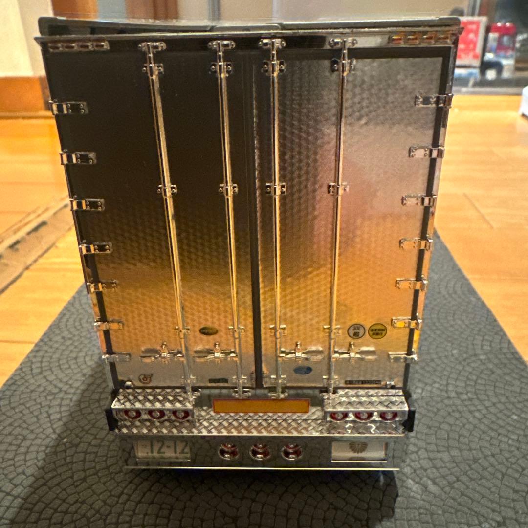 紫と銀の金属製トラックモデル　1/32 アオシマ