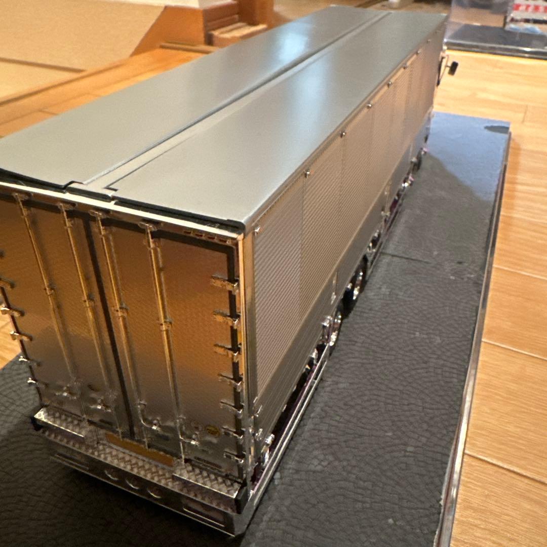 紫と銀の金属製トラックモデル　1/32 アオシマ