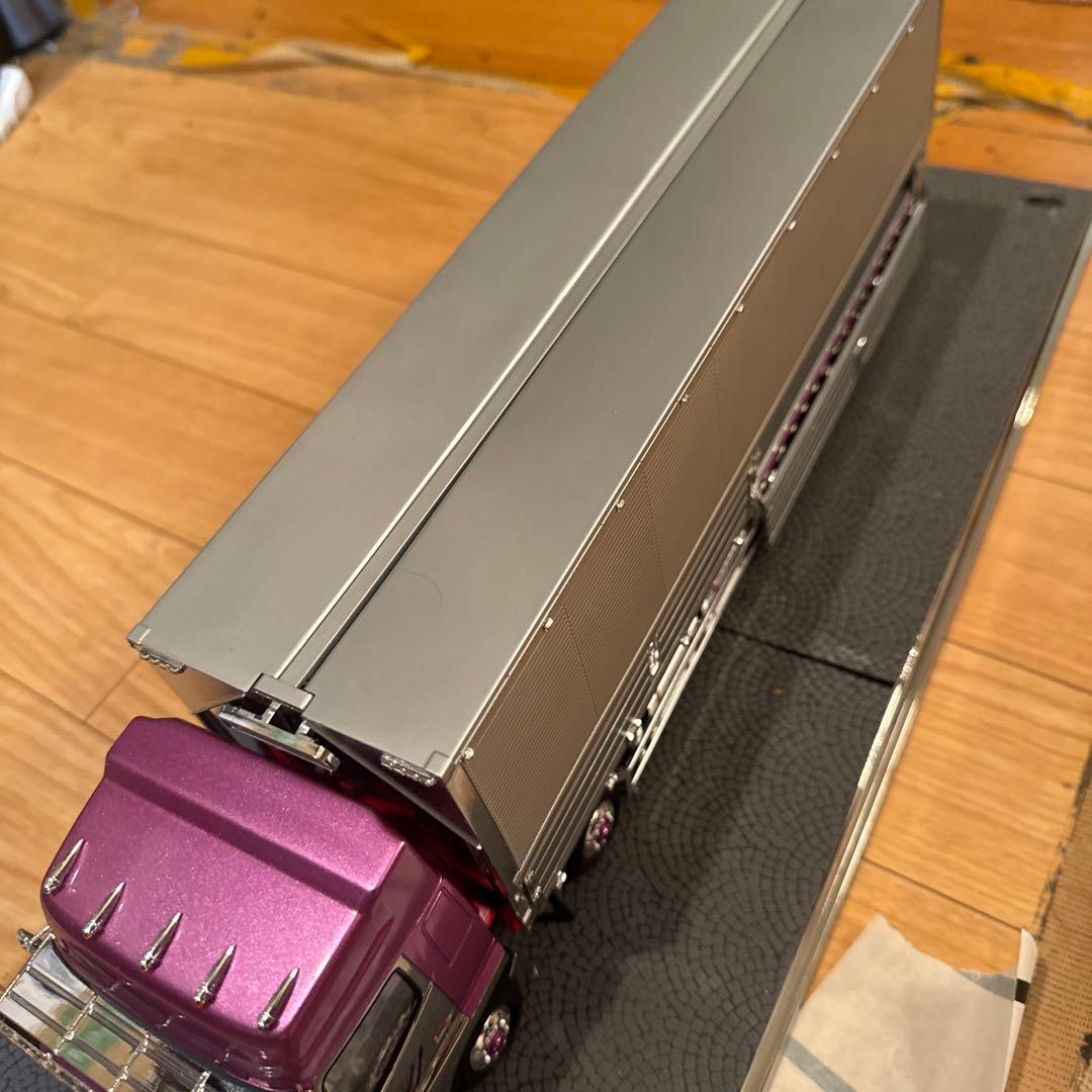 紫と銀の金属製トラックモデル　1/32 アオシマ