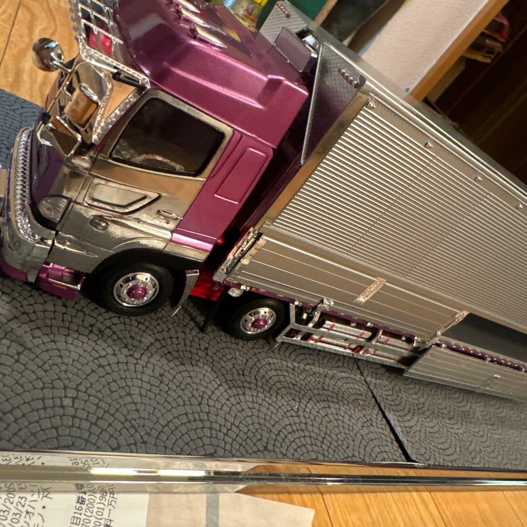 紫と銀の金属製トラックモデル　1/32 アオシマ