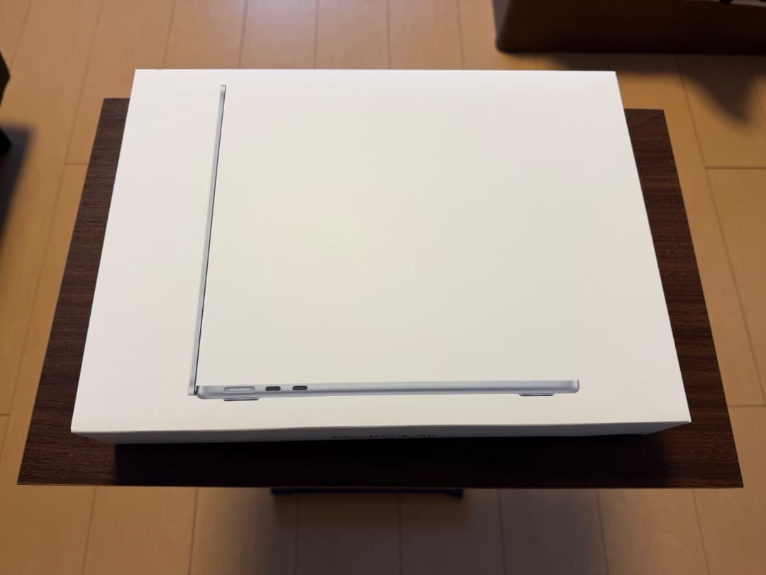 M4 Apple MacBook 13インチ ほぼ未使用　AppleCare 有