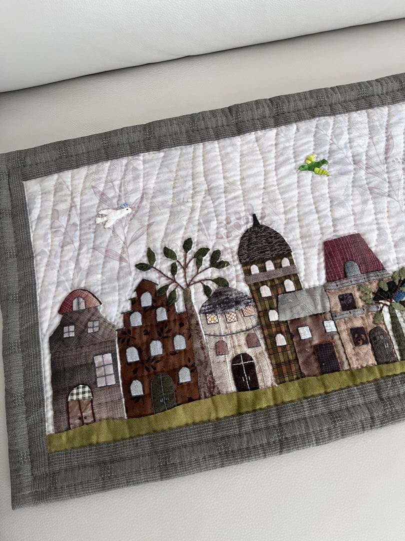 ハウスのタペストリー　ハンドメイド斉藤謠子