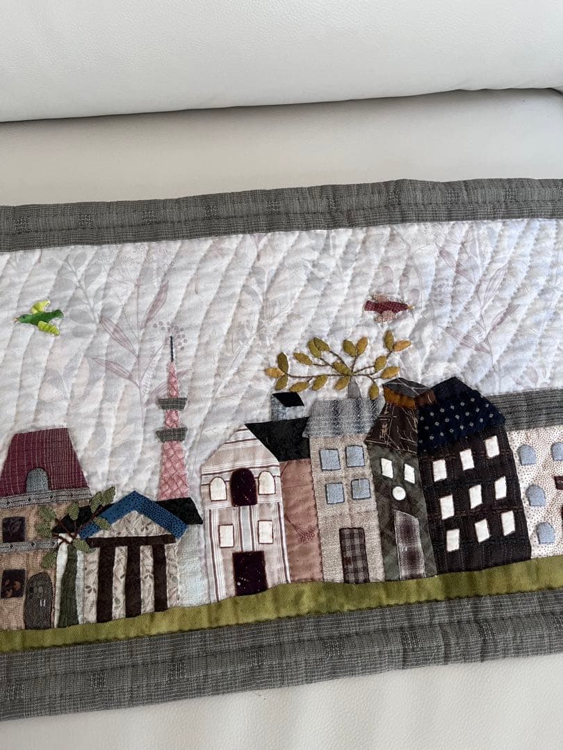 ハウスのタペストリー　ハンドメイド斉藤謠子