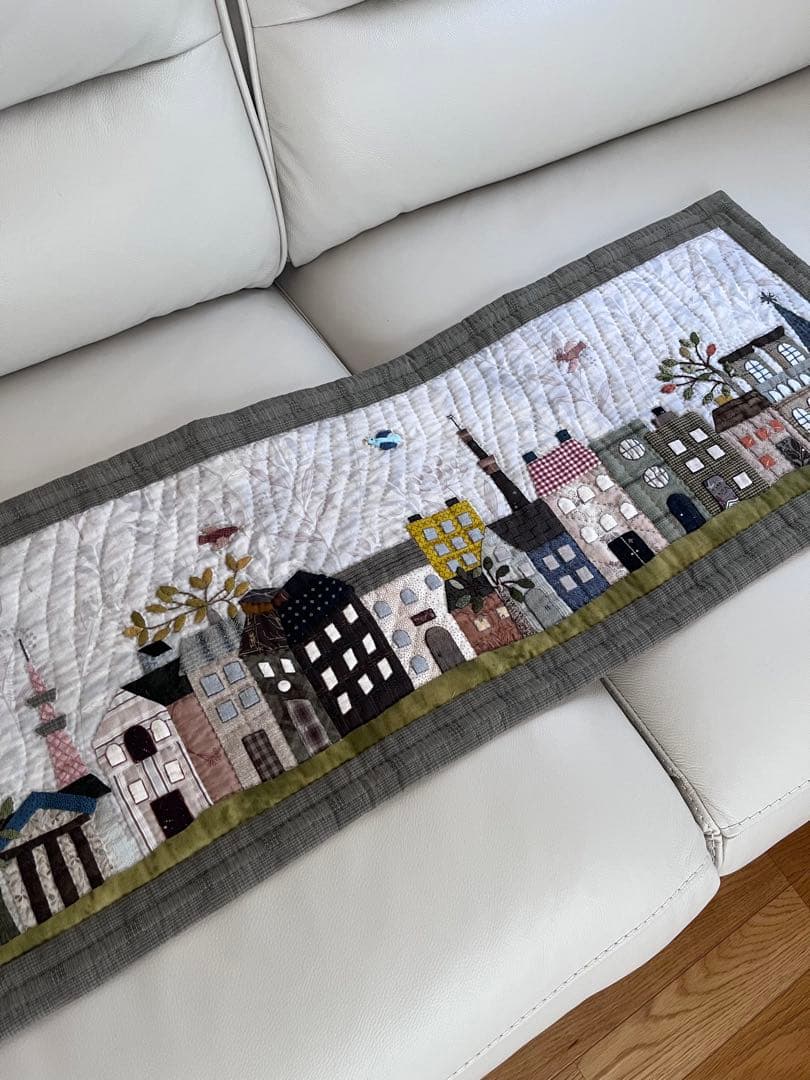 ハウスのタペストリー　ハンドメイド斉藤謠子