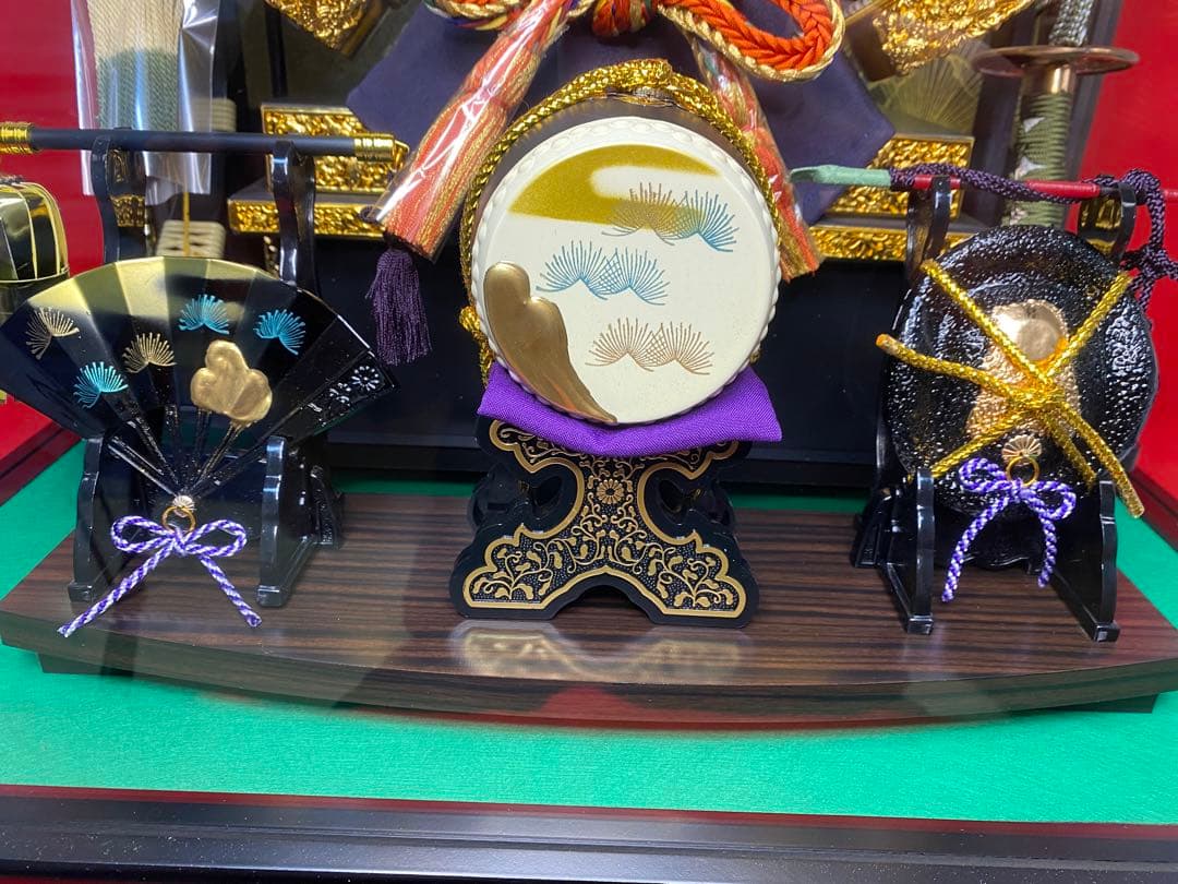 東京久月　五月人形　家紋付き龍頭付き兜飾りオルゴール付きガラスケース入