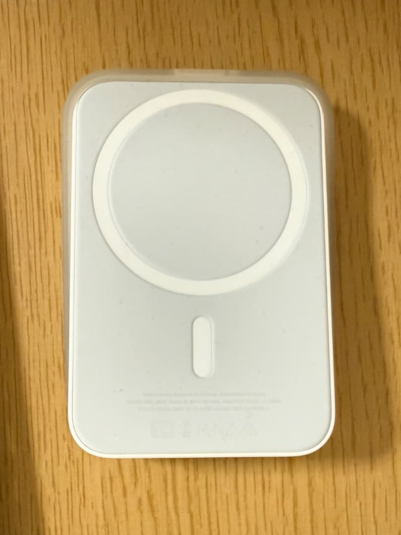 Apple純正のMagSafeバッテリーパックです