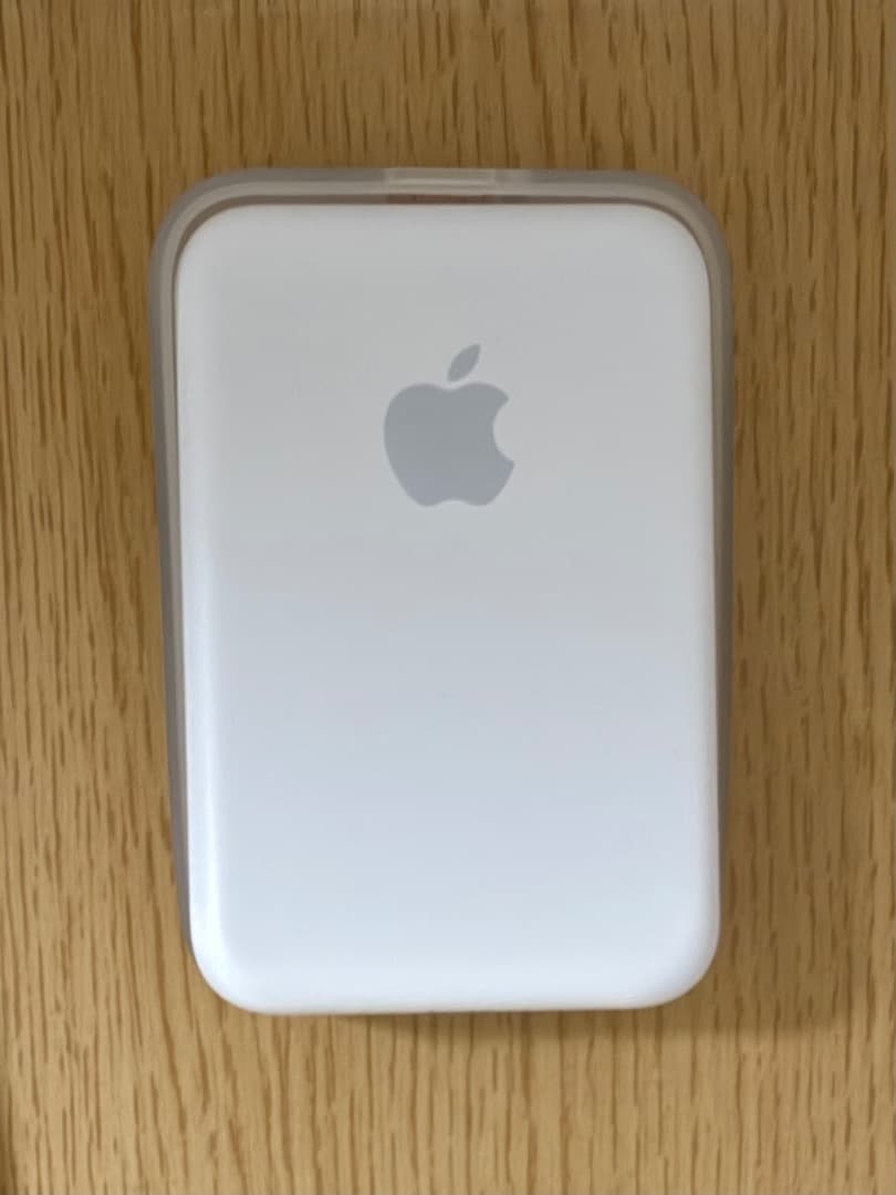 Apple純正のMagSafeバッテリーパックです