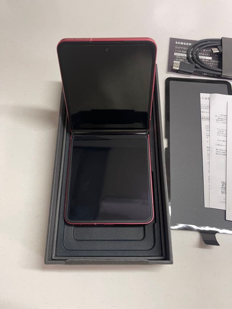 Samsung Galaxy Z Flip7 コーラルレッド