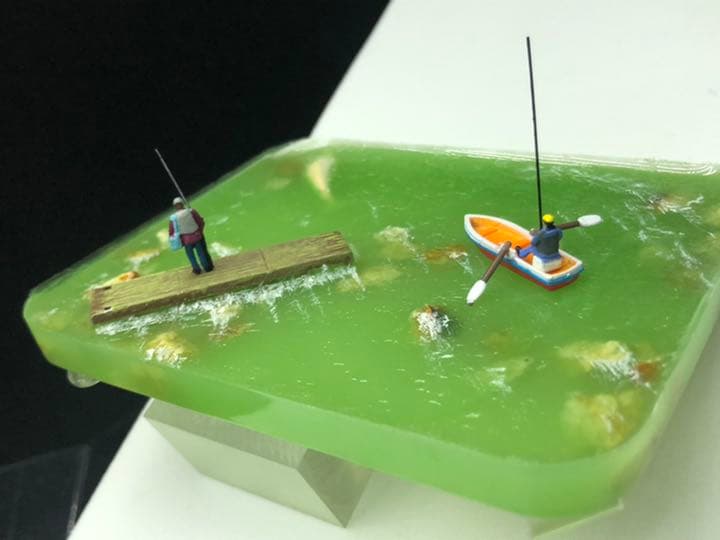 川辺の釣り人　手のひらジオラマ