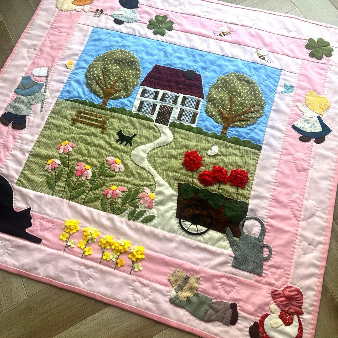 パッチワークタペストリー　　ハンドメイドキルト