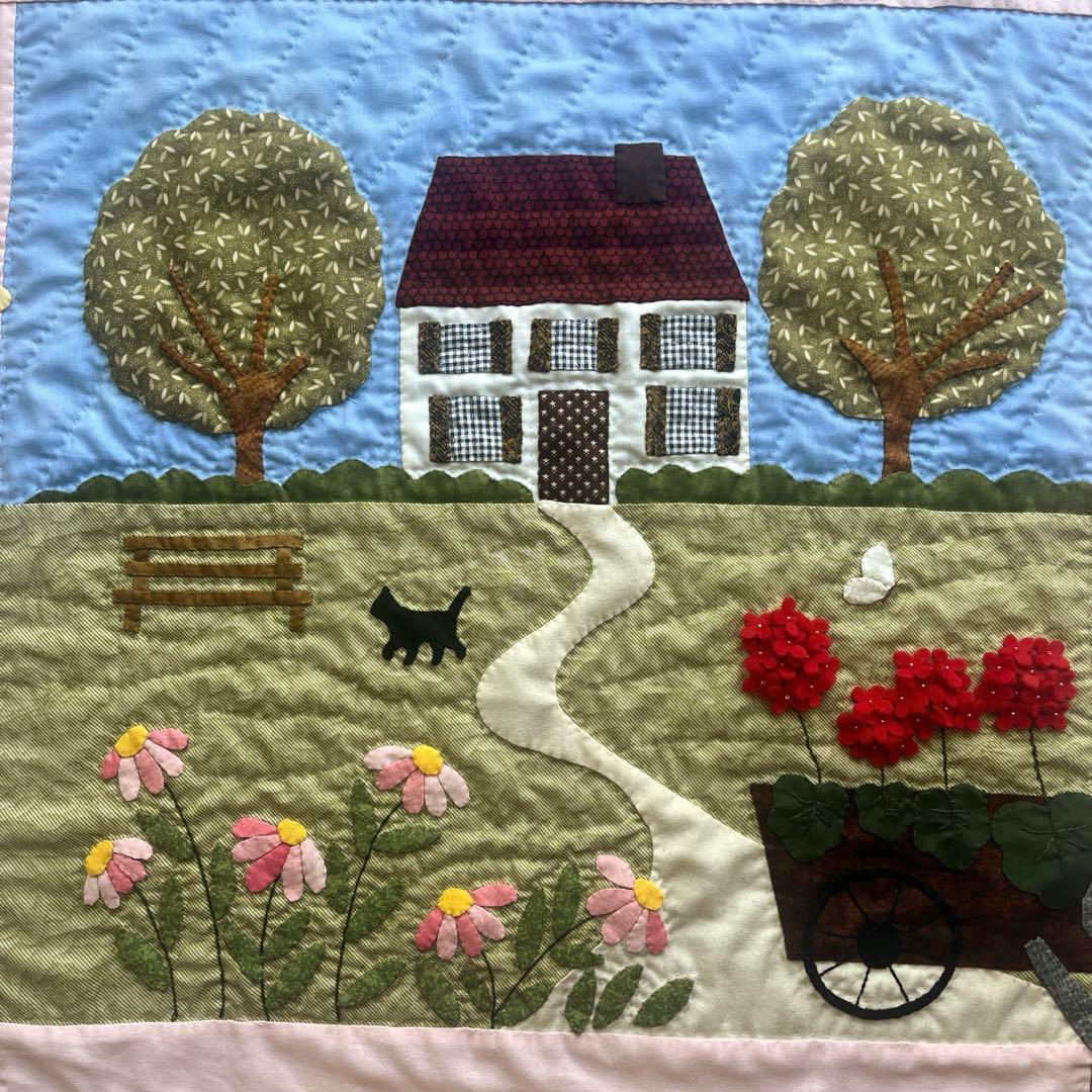 パッチワークタペストリー　　ハンドメイドキルト