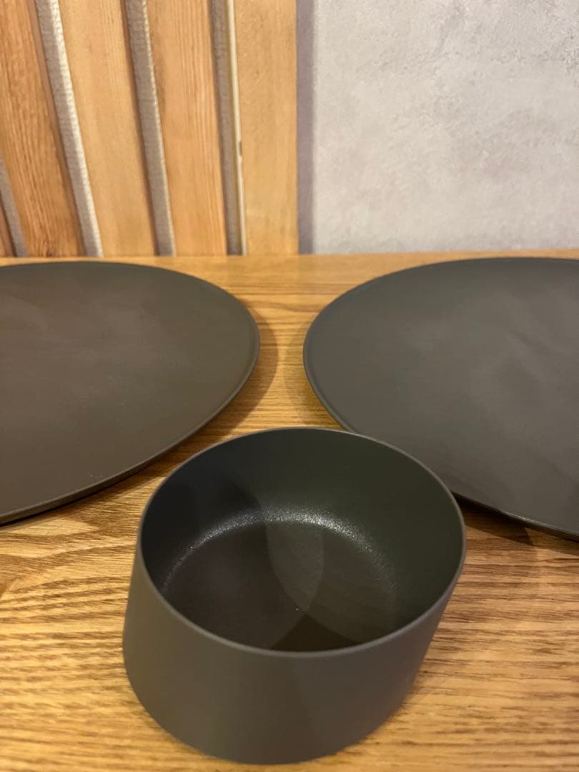 ARAS エイラス　大皿ウェーブ27cmが2枚、ななめ小鉢が2つ