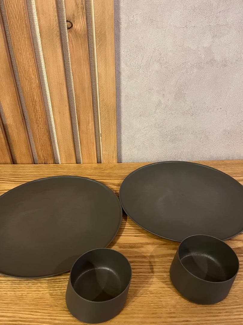 ARAS エイラス　大皿ウェーブ27cmが2枚、ななめ小鉢が2つ