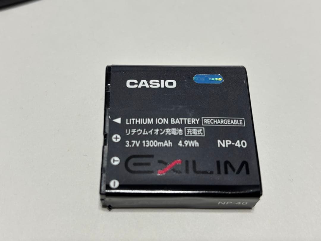 CASIO EX-Z400 デジタルカメラ 本体と付属品