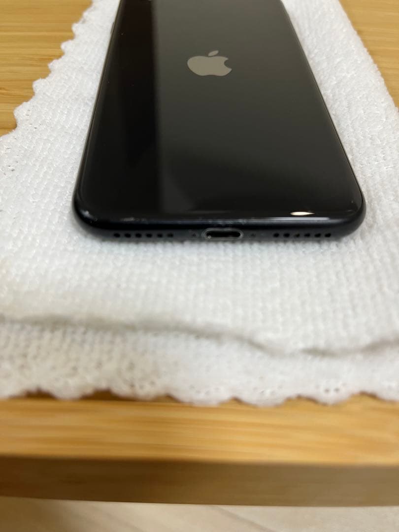 Apple iPhone SE第二世代　本体 ブラック