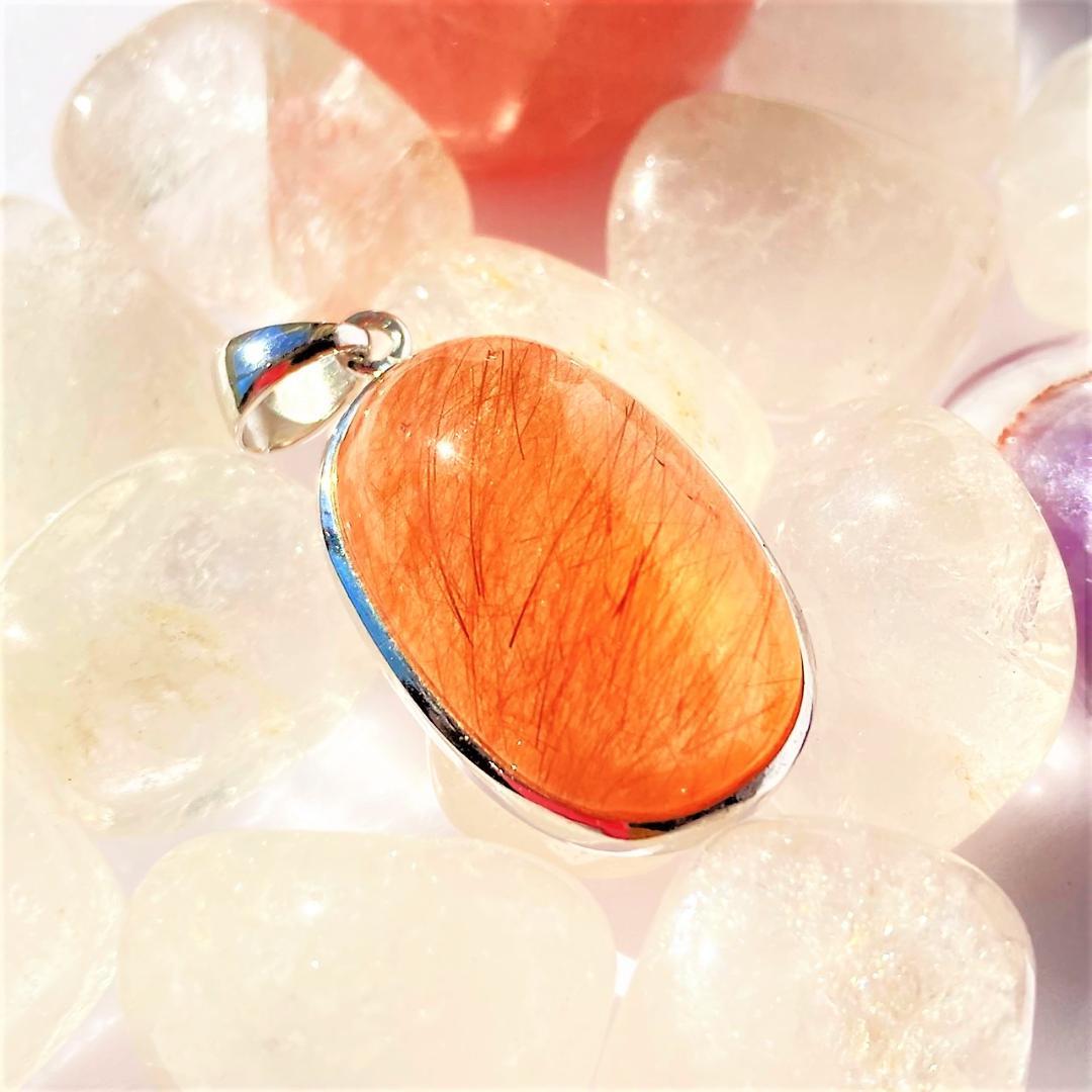 ちょっとお得な30%OFF【紅い針が舞う】紅針水晶 天然石ペンダントトップ