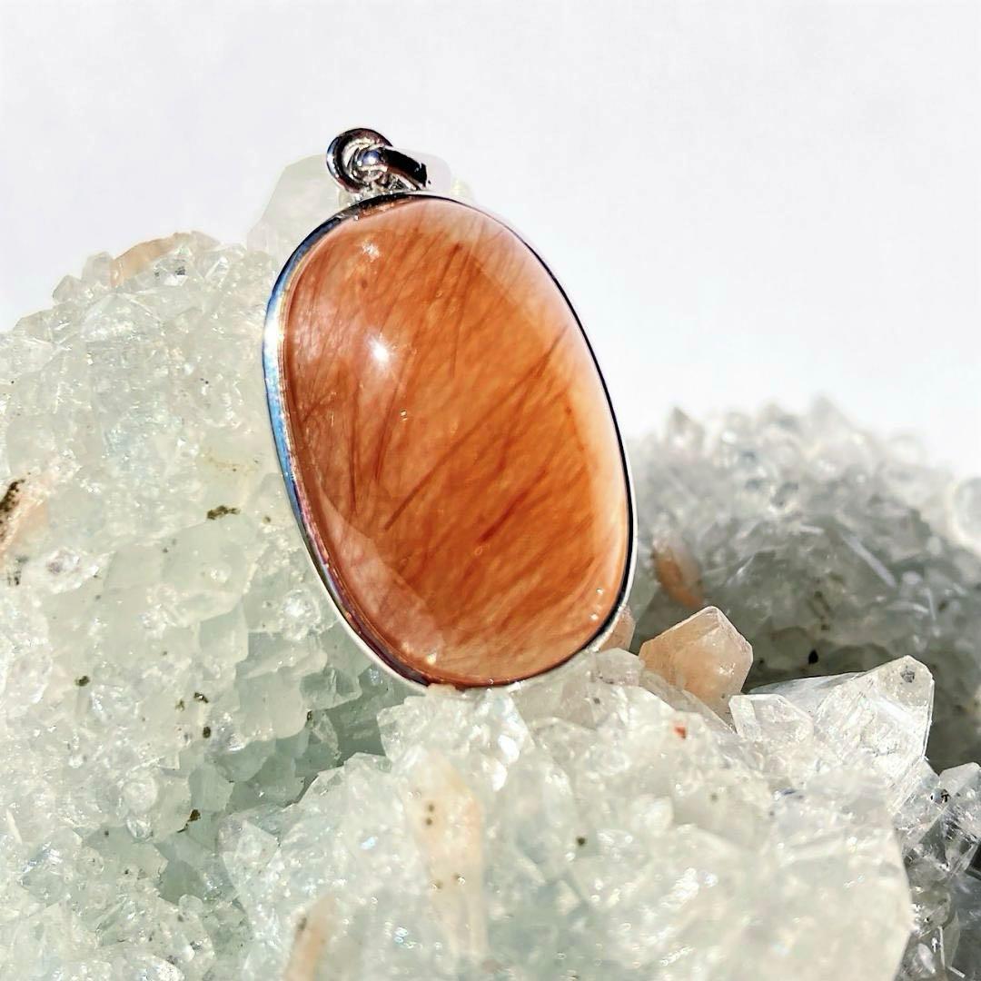 ちょっとお得な30%OFF【紅い針が舞う】紅針水晶 天然石ペンダントトップ