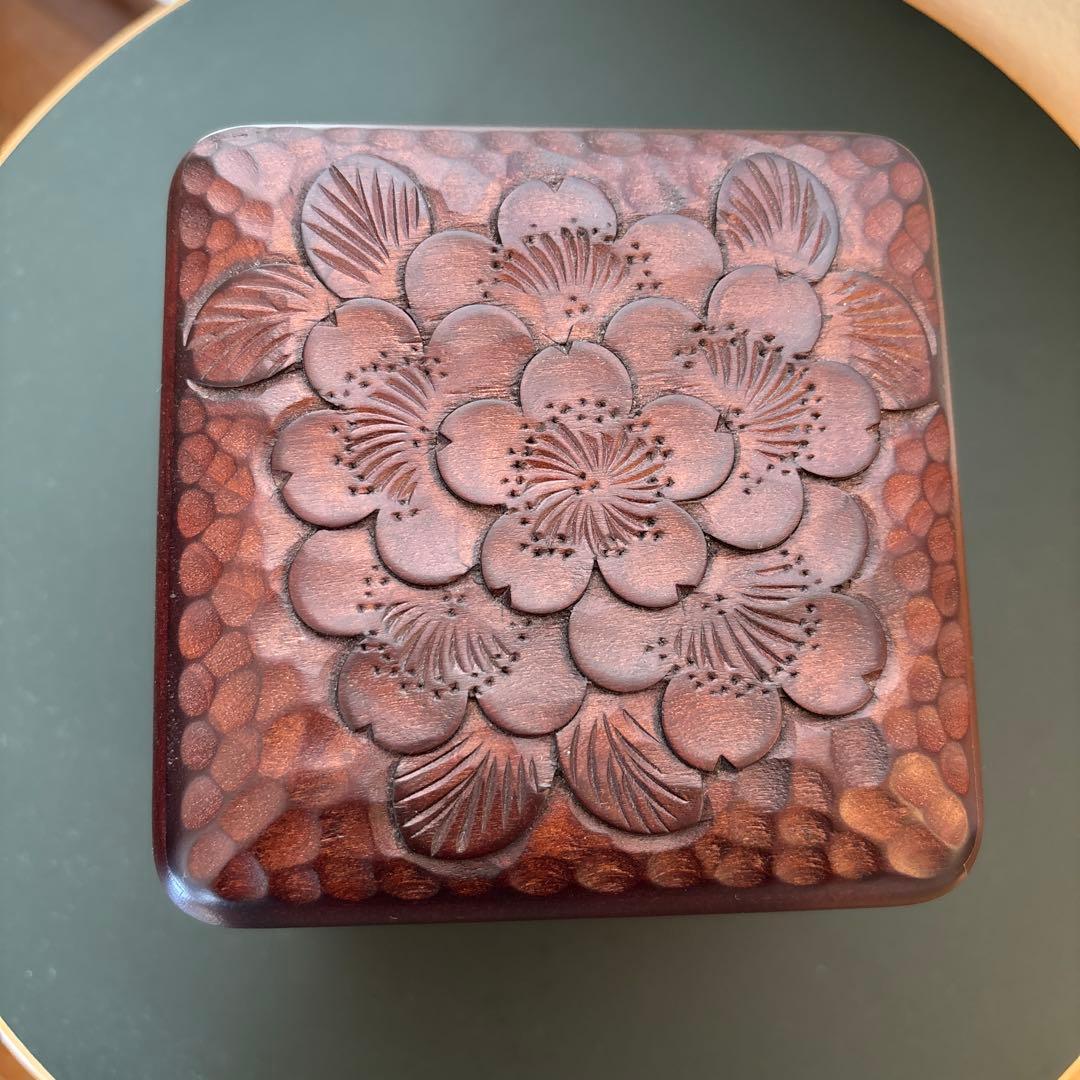 【美品/逸品】 一彫堂 軽井沢彫り 桜紋 小物入れ 小箱 二段 蓋付 伝統工芸