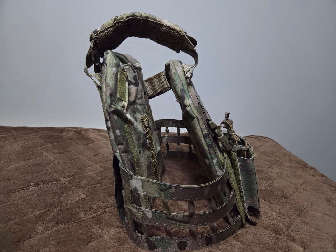 テイラージャパン製 プレートキャリア マルチカム