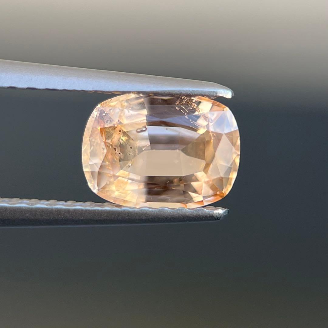 スリランカ産非加熱天然オレンジサファイアルース