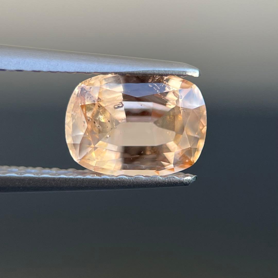 スリランカ産非加熱天然オレンジサファイアルース