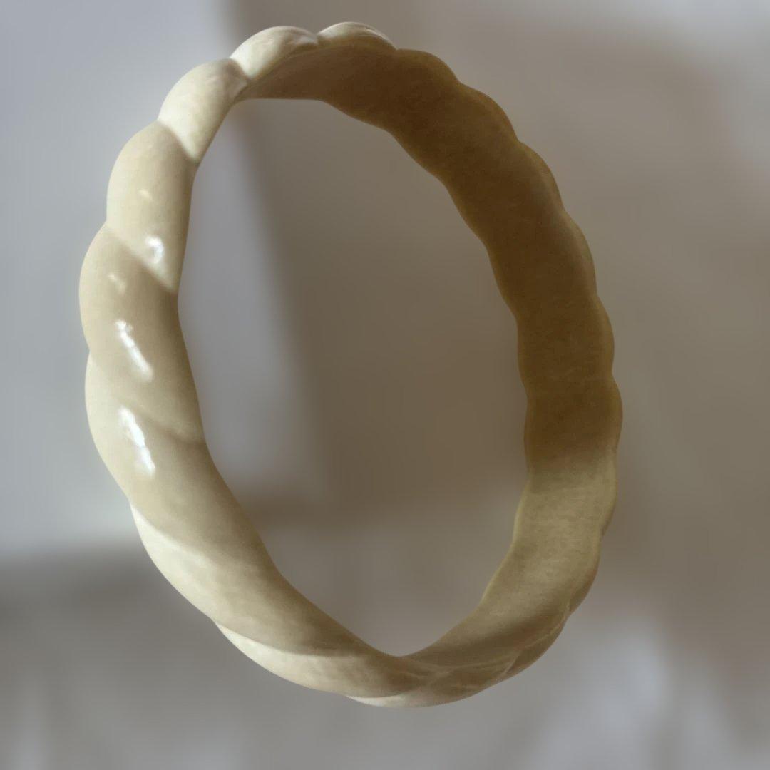 クリーム色 象牙風ねじれデザイン ブレスレット