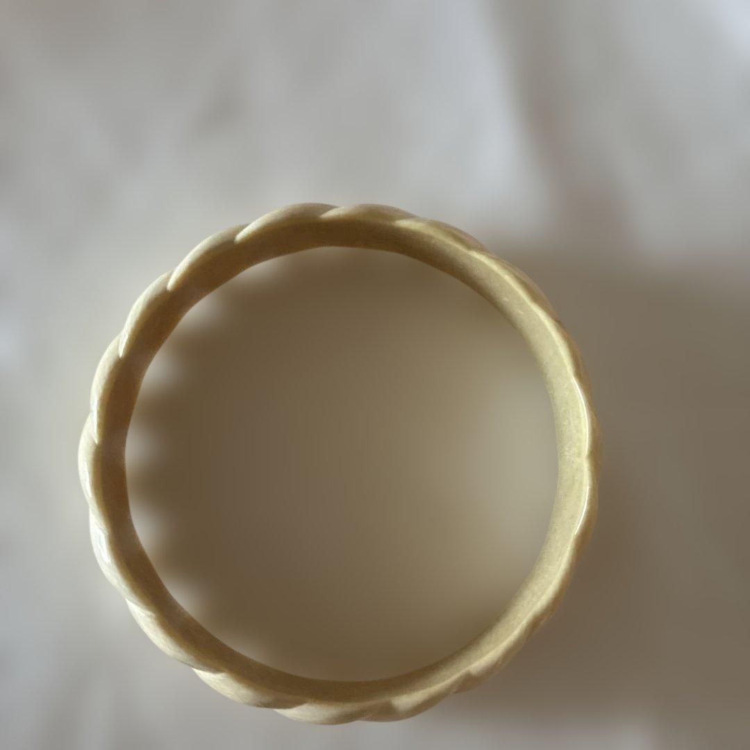 クリーム色 象牙風ねじれデザイン ブレスレット