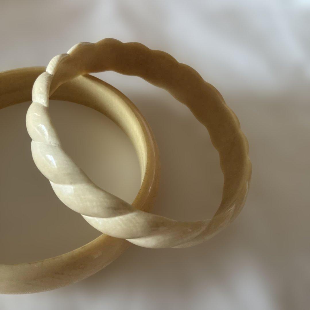 クリーム色 象牙風ねじれデザイン ブレスレット