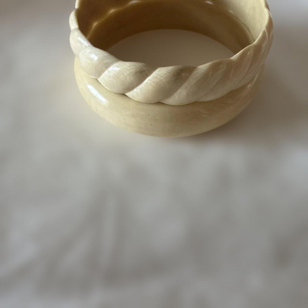 クリーム色 象牙風ねじれデザイン ブレスレット