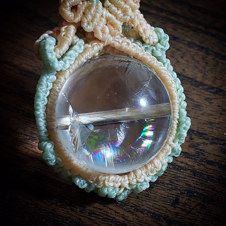 三日月の虹「アイリスクォーツ」マクラメ編みネックレス