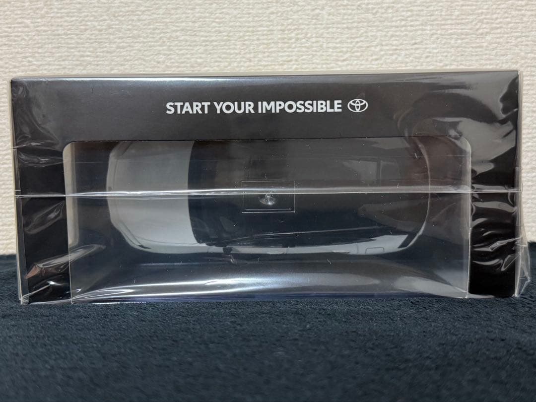 トヨタ 新型クラウンスポーツ2XW ミニカー 非売品