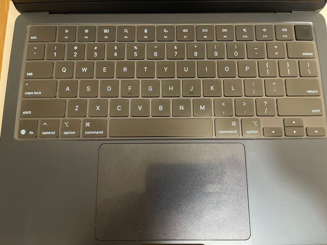 Macbook Air M4 32GB、1TB、USkey ミッドナイト