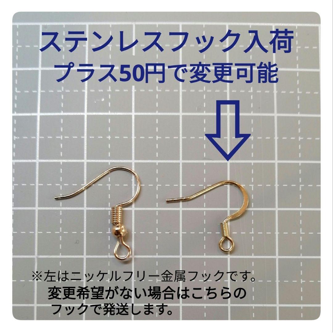ハートをぎゅっと！横抱きわんこピアス（コーギー）