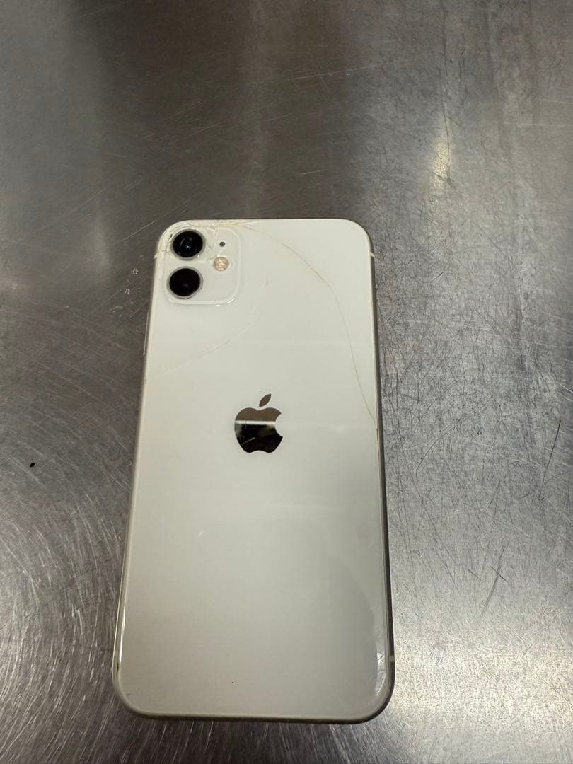 Apple iPhone 11 64GB 本体