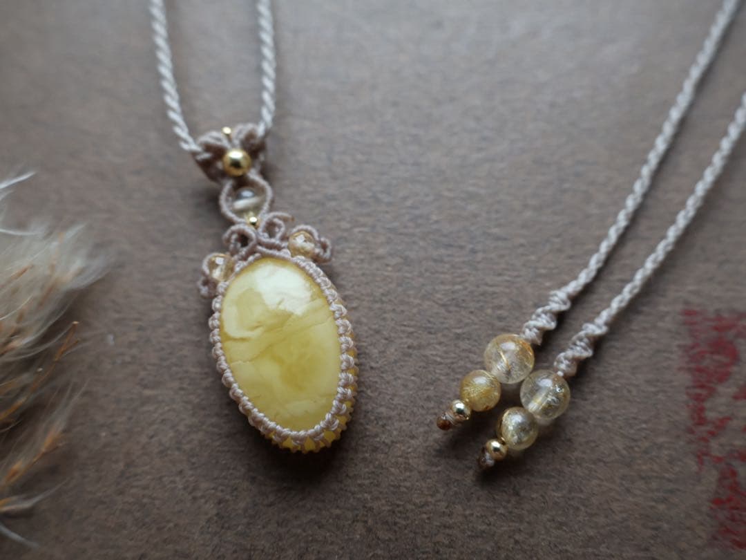 蜜蝋琥珀　マクラメ　ネックレス