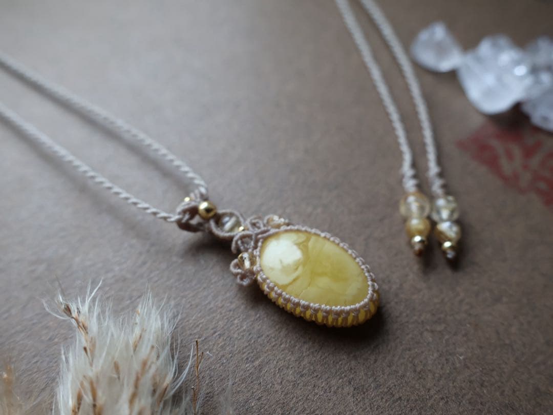 蜜蝋琥珀　マクラメ　ネックレス