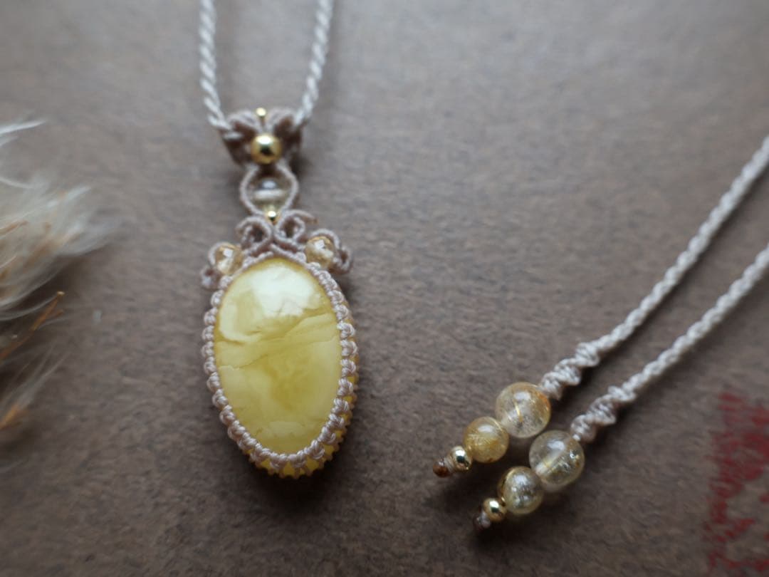 蜜蝋琥珀　マクラメ　ネックレス