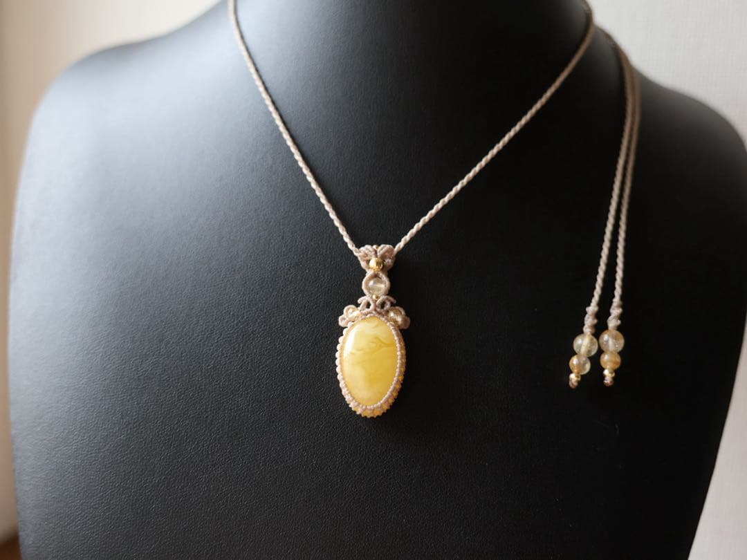 蜜蝋琥珀　マクラメ　ネックレス