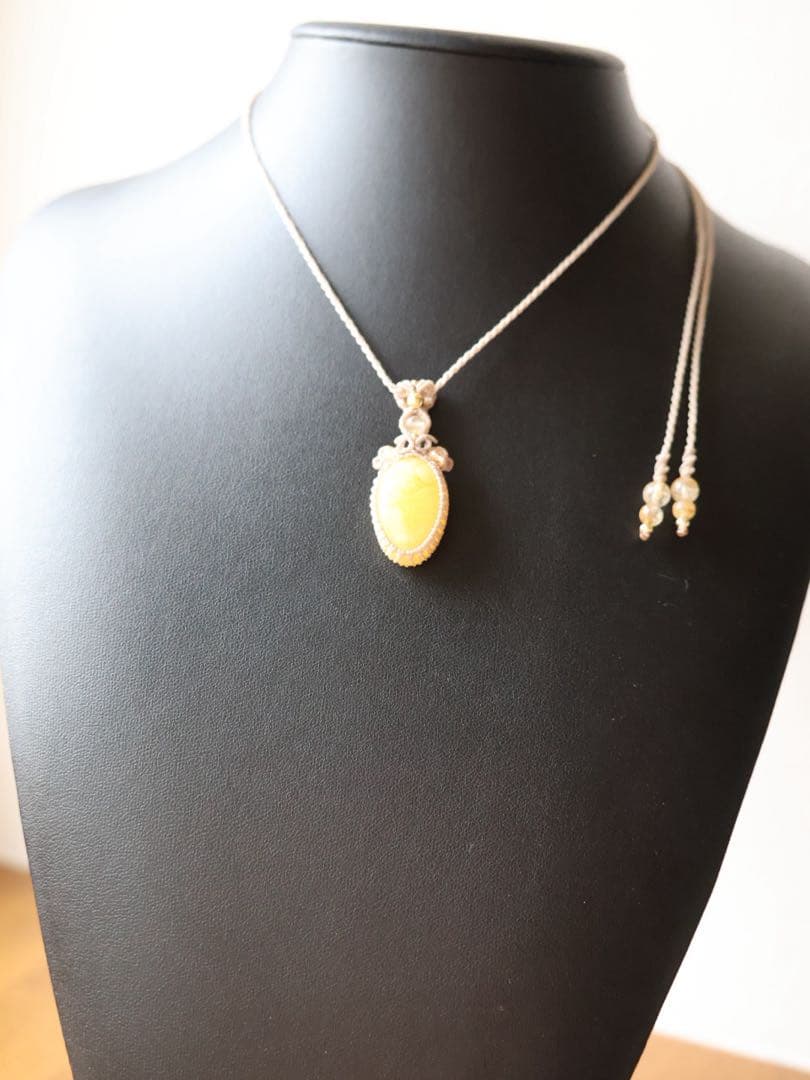 蜜蝋琥珀　マクラメ　ネックレス